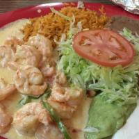 Camarones A La Crema · Shrimp with cream sauce with bell peppers and tomato. Served with sour cream, guacamole chee...