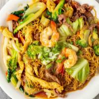 	Mì Vàng Xào Đặc Biệt  · Egg noodle stir-fried w/ beef, chicken, shrimps & veggies