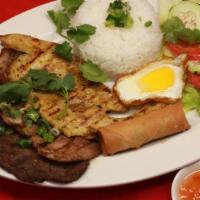 Com Dặc Biệt · Special plate combination, grilled beef, pork, chicken, egg and Vietnamese egg roll.