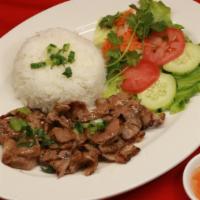 Com Bò Nướng · Rice with grilled beef.