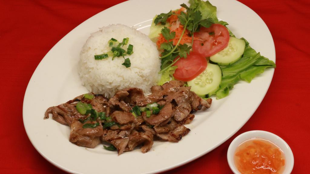 Com Bò Nướng · Rice with grilled beef.