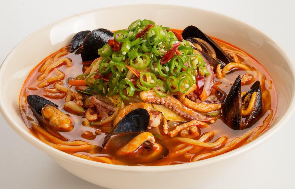 Gochoo Jjamppong · Spicy noodle soup with pork, squid, mussels and vegetables with chili pepper. (7-8 spicy level)
