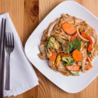 Pad Kee Mao · Wide rice noodles pan stir-fried with chili paste, egg, carrot, bell pepper, bamboo shoot, o...