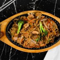 Yakisoba : Chicken · Stir-fried noodles with vegetables & chicken