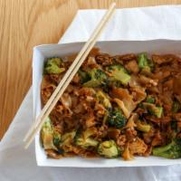 Pad Se Ew (With Chicken) · Chicken sautéed with fresh rice noodles, broccoli, egg, garlic, and a light sweet soy sauce.
