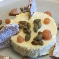 Pastel De Queso · Alfajor Crumble, Guava