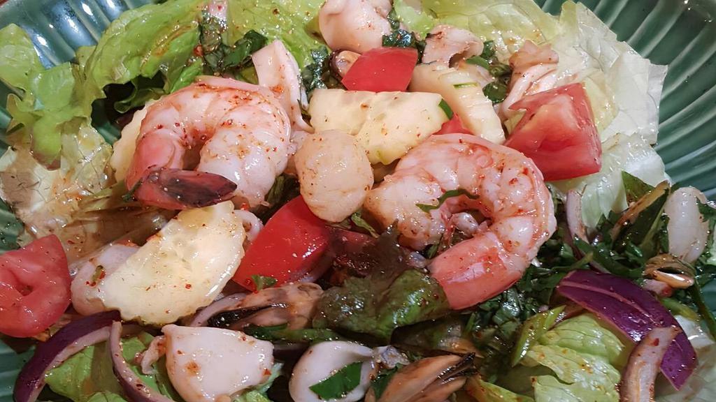 Yum Zab Seafood · Tossed  shrimp, scallops,  mussels  and 
squid  with lime chili pepper vinaigrette, thai basil, tomato, onion and cucumber. Served on bed of green lettuce.
