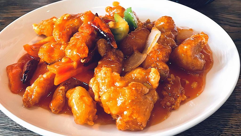 General Tso Chicken · Hot & spicy.  Lightly battered chicken, wok toss in tangy spicy sauce with carrot, onion and garnish with broccoli.