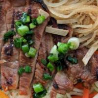 Beef Chow Mein (My Xao Bo) · 