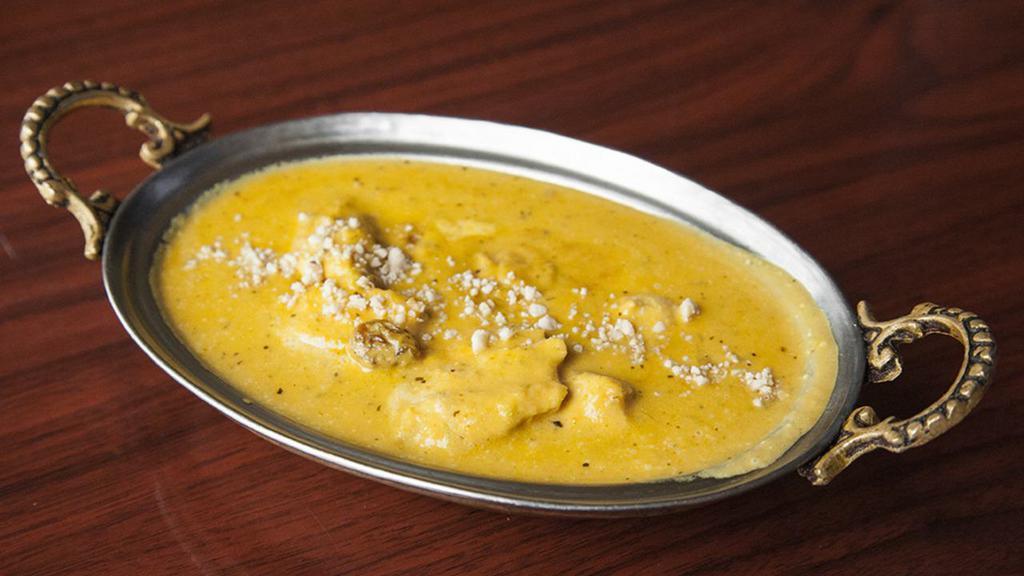 Korma · Muglai style dish, mildly spices, cooked with cream and yogurt, garnished with almonds and nuts.