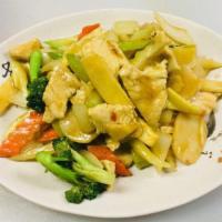 Curry Chicken · Curry flavor with white meat chicken with fresh vegetables. Broccoli , celery, carrots,white...
