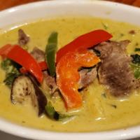 Green Curry (Mild Spicy) · Jalapeno, bell pepper, onion, bamboo shoot, potato, zucchini