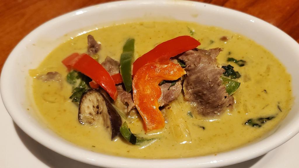 Green Curry (Mild Spicy) · Jalapeno, bell pepper, onion, bamboo shoot, potato, zucchini