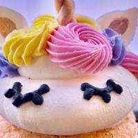 Magical Unicorn Cupcake · Unicorn confetti rainbow cake with vanilla butter cream