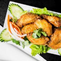 Cánh Gà Chiên Nước Mắm · Fried chicken wings with fish sauce.