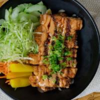 Sumo Chicken Katsu Dupbap · Chicken, yellow radish, cucumber, carrot, cabbage, rice, teriyaki sauce, pink sauce.