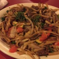 Tallarin Saltado · Lean beef sautéed with onions, tomatoes and fettuccine noodles.