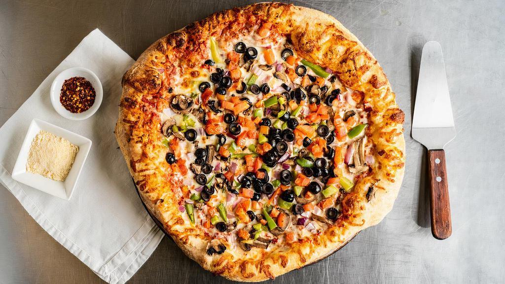 Natural Pizza · Red onion, fresh mushrooms, green pepper, and black olives.