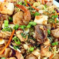 Drunken Noodle With Tofu (Organic) · Wide rice noodles stir fried with organic tofu. Topped with cabbage medley, green onions, ci...