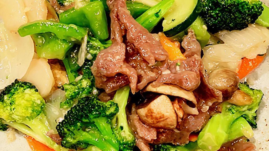 Assorted Vegetable With Tofu, Chicken, Beef Or Shrimp · Sautéed broccoli, carrots, zucchini, red and green peppers, onions, bamboo and water-chestnuts in clear sauce.