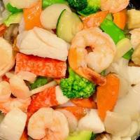 Sizzling Seafood Platter · Favorite. Sautéed jumbo shrimp and scallops with fresh vegetables in clear sauce.