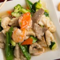 San Shien · Chicken, shrimp, beef sautéed vegetables with white garlic sauce.