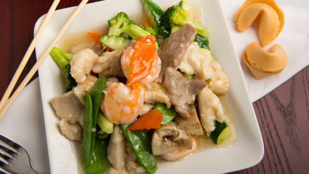 San Shien · Chicken, shrimp, beef sautéed vegetables with white garlic sauce.