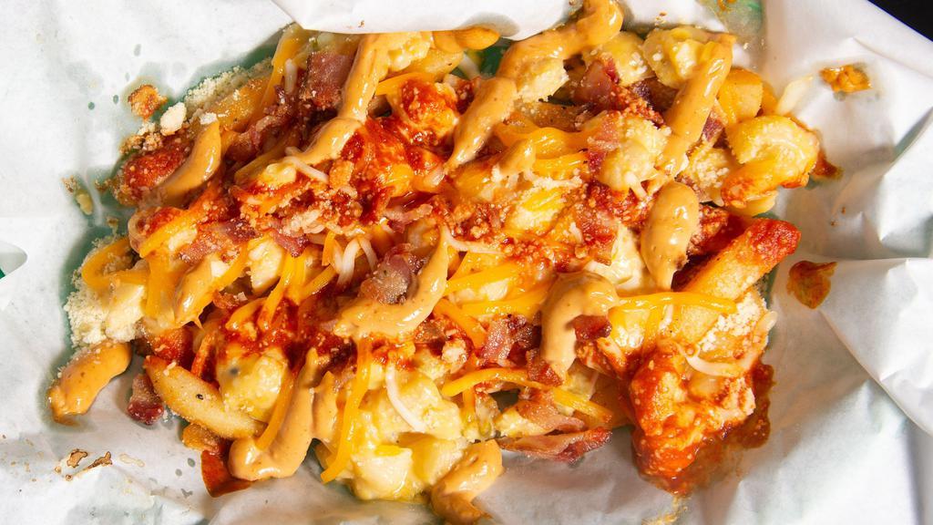 505 Fries · Seasoned Fries Topped With 4 Cheese Mac&Cheese, Bacon Bits, Green Chilli, Red Chilli Sauce.
