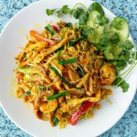 Singapore Rice Vermicelli Noodle · Curry pork, chicken, shrimp and vegetables. Hot and spicy.