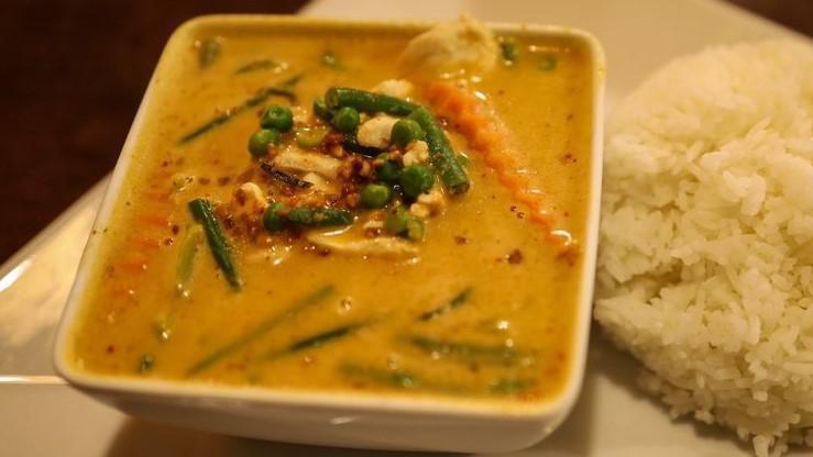 - Panang Curry · Gluten-free. Panang curry simmered with coconut milk, bell pepper, green bean, basil leaves, kaffir lime leaves, sweet peas and carrot.