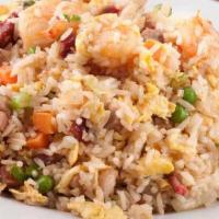 Combination Fried Rice 什锦炒饭 · With chicken beef and 5 pcs shrimp, onion, green onion, egg, peas and carrots and bean sprou...