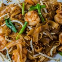 Malaysian Style Rice Noodle · Stir-Fried Flat Rice Noodle, Shrimp, bean sprout, green onion.
