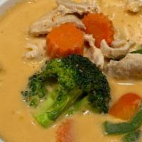Laan Thai Special Curry / Kaeng Laan Thai · Coconut milk, bell peppers, broccoli, your choice of meat, and peanut sauce simmered together.