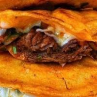 Taco Birria  · Ingredientes: Carne de Res, Cebolla, Queso Mozzarella, Cilantro y Salsa Mexicana. / Ingredie...