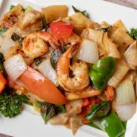 Phad Kee Mao · (Drunken Noodle) Stir-fried wind-rice noodles with egg, bamboo shoots,
bell pepper, broccoli...