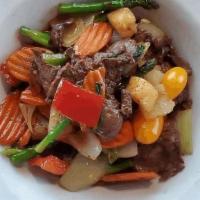 Volcano Beef · onion, beef sirloin, pineapple, tomato, bell pepper, carrot and green onion, and asparagus.