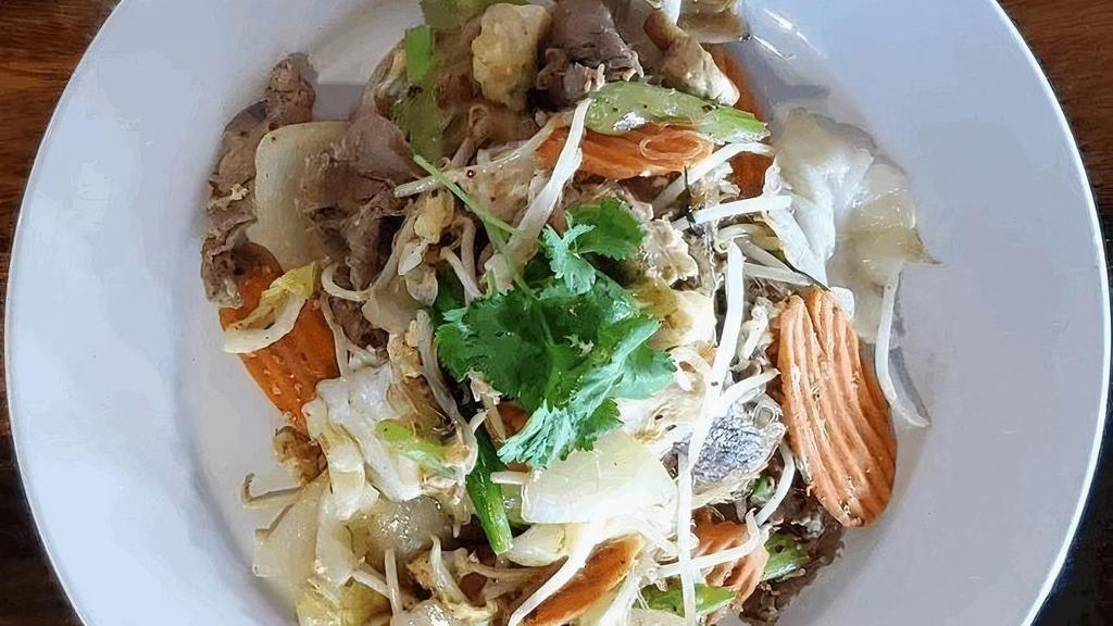 Pad Woon Sen · Glass noodle, egg, onion, green onion, cabbage, mushroom, celery, carrot, tomato and beansprout.