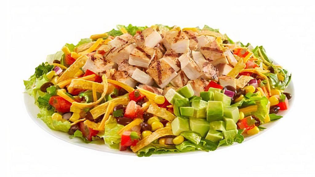 Southwest Chicken · Romaine,
Spring Mix,
Chicken,
Avocado,
Southwest Mix (Corn, black beans, red onion, Cilantro),
Cheddar Cheese,
Tortillas Strips,
Tomatoes,
Southwest Dressing