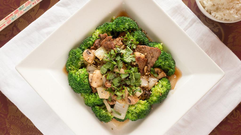 Pad Garlic & Pepper · Stir fried with choice of meat, ground garlic and pepper sauce with steamed broccoli, carrot,           mushroom, and onions