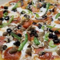 Deluxe Pizza · Pepperoni, sausage, mushrooms, onions, green peppers, black olives.