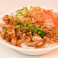 Bun Ga Xao · Stir fried chicken over fresh rice noodles.