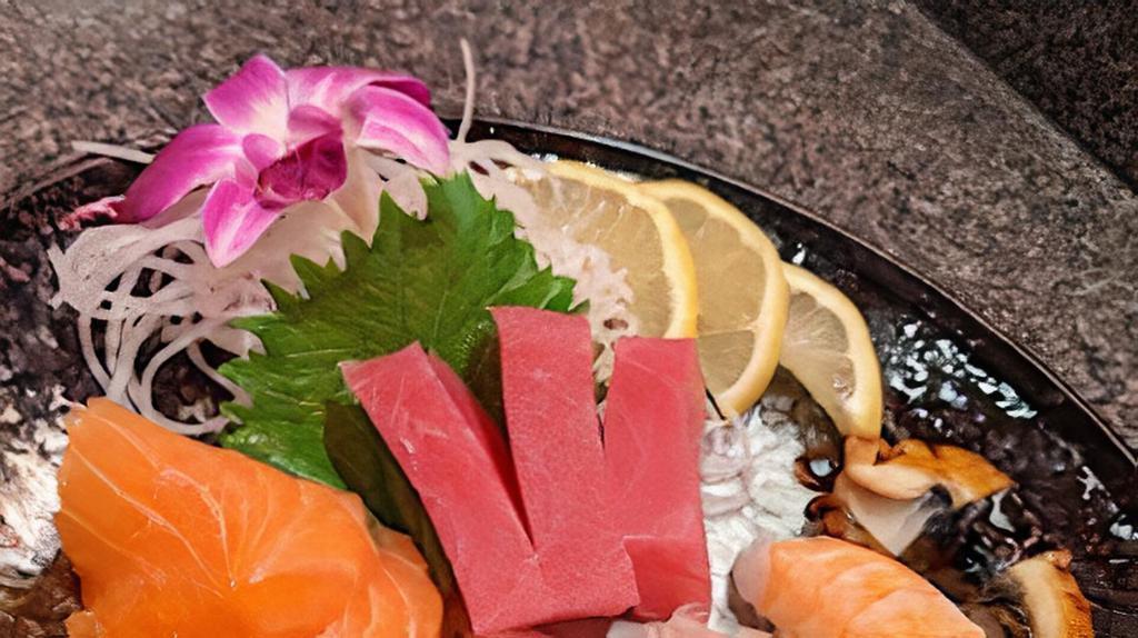 Sushi & Sashimi Combination · Sashimi: tuna (3), salmon (2), yellowtail (2). Sushi: shrimp, eel, albacore. Served with soup and salad.