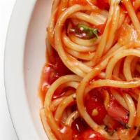 Spaghetti A La Marinara · Spaghetti with marinara sauce