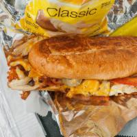 Artie’S Style · Tender and juicy pulled Chicken, smoked Bacon and Cheddar Cheese with a spicy Sriracha-Mayo ...