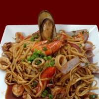 Tallarin Saltado De Marisco · With Spaghetti mixed with seafood, onions, and tomatoes.