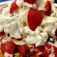 Fresas Con Crema Waffle · Belgian Waffle with Fresh Strawberries, Whip Cream, Vanilla Bean Icecream, Lechera (Sweetene...