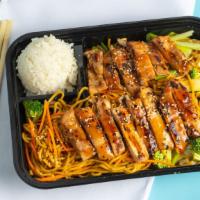 Chicken Yakisoba Box · Stir-fried noodles with chicken and vegetables and one scoop of white rice.