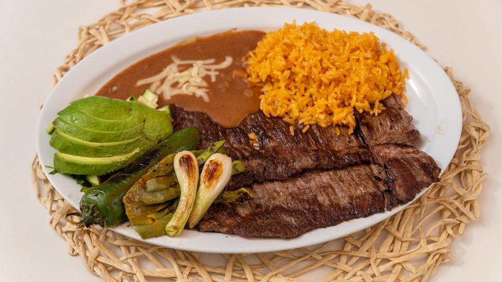 Carne Asada / 15. Grilled Steak · Arrachera (8 oz) acompañada de arroz, frijoles y nopal,  aguacate y cebollita. / Arrachera (8 oz) served with rice, beans, cactus and cebollita.