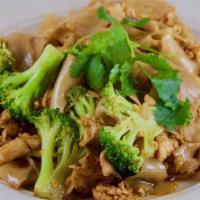 85 Pad Sei-Iew · Wide rice noodles with egg, and broccoli in sweet molasses.