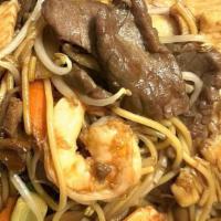 House Special Lo Mein · Shrimp, beef and chicken.(soft noodles).